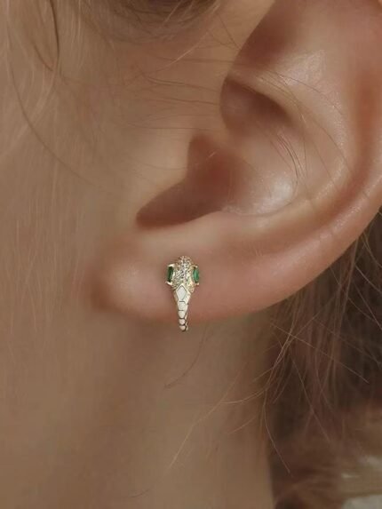 Pendientes aro de serpiente de plata 925 con cristal verde moda elegante