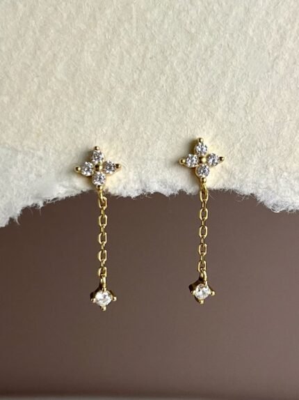 Pendientes de Trébol en Plata de Ley 925 con Baño de Oro - Aretes de Cadena con Circonitas Brillantes